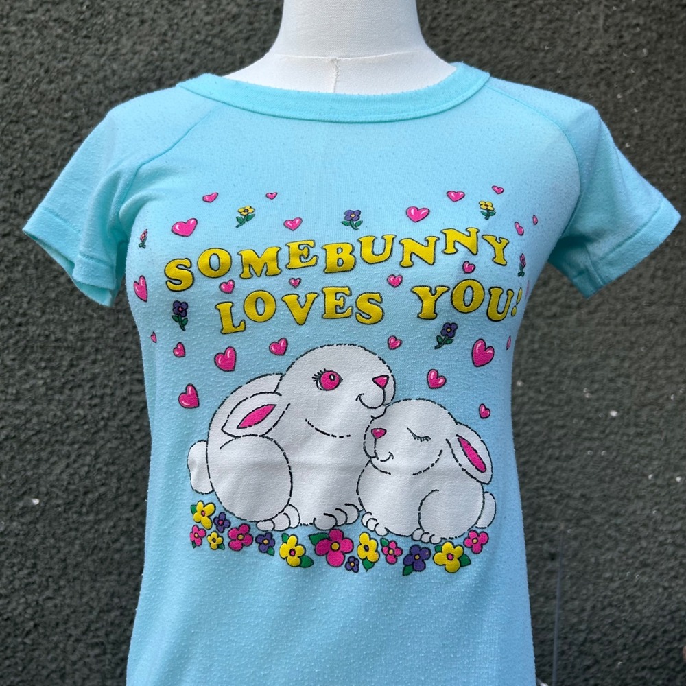 Vintage 70s Somebunny Loves You T Shirt Women Blue Bunny Graphic Raglan - Picture 1 of 7